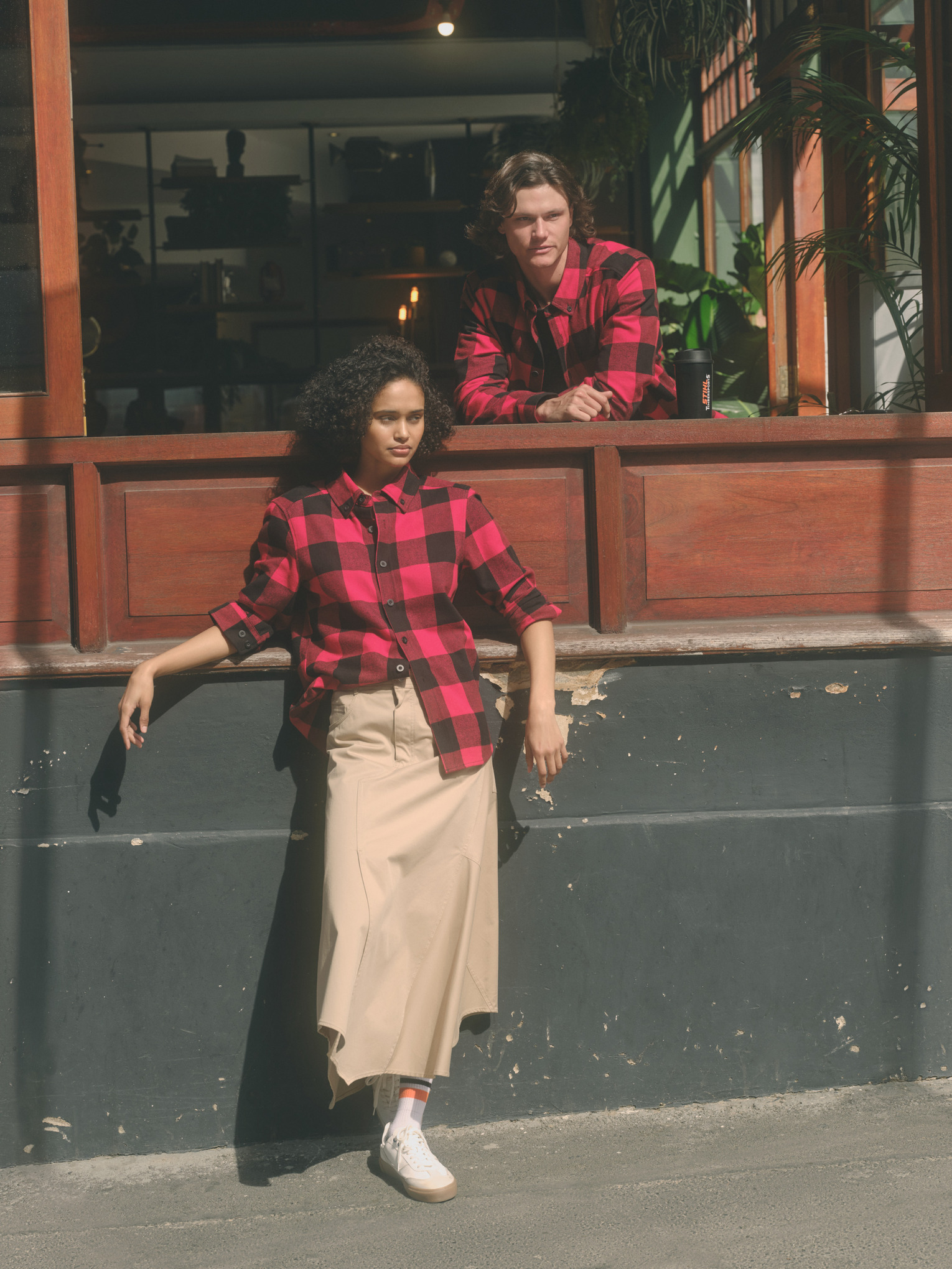 Koszula w czerwono-czarną kratę