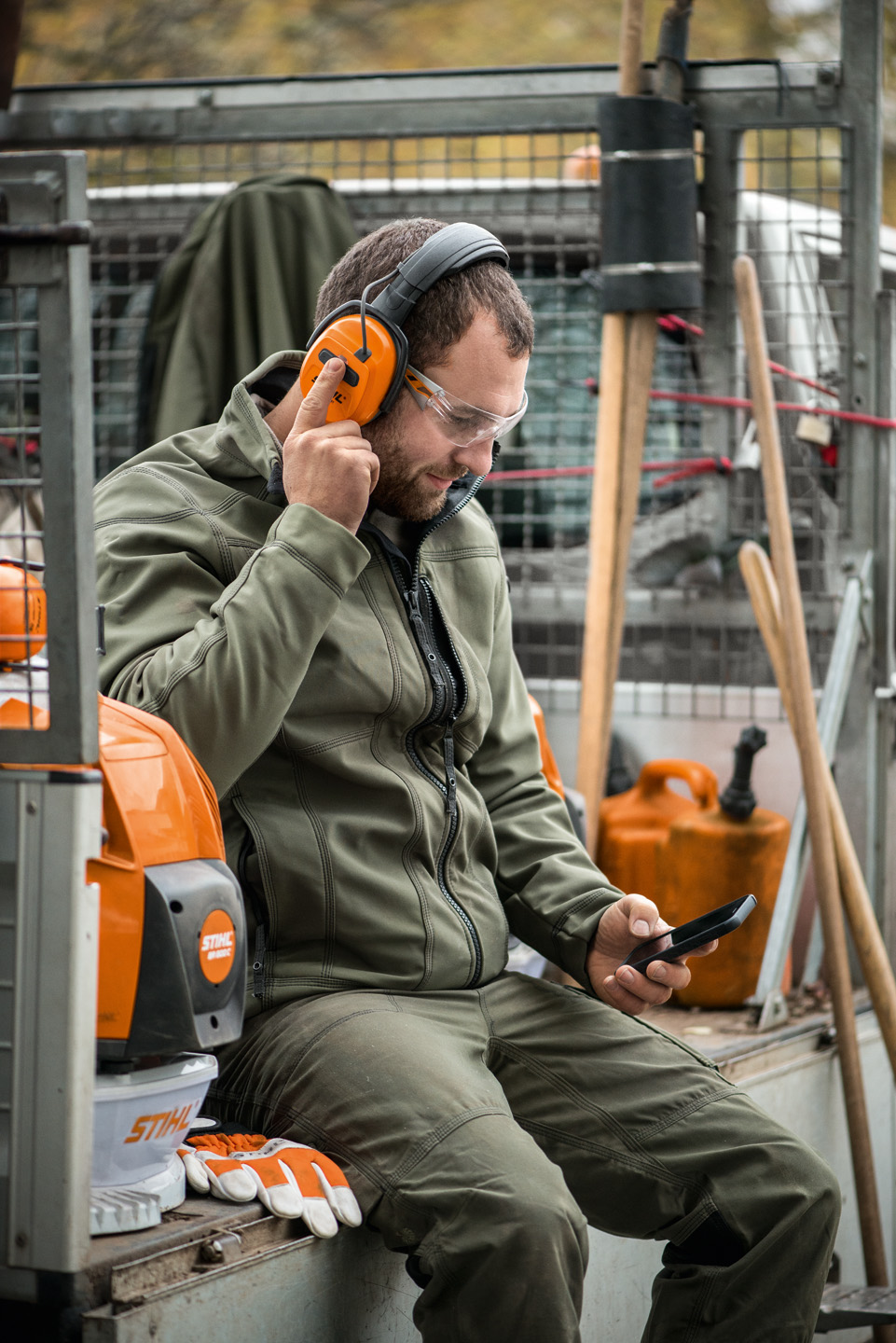 Nauszniki przeciwhałasowe z funkcją radiową lub Bluetooth®, takie jak nauszniki ochronne STIHL Dynamic z Bluetooth® (BT)