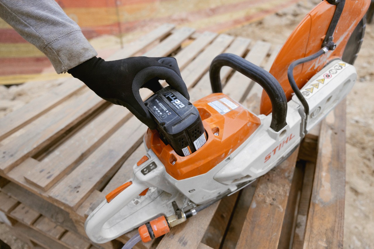 W modelu TSA 350 stosowany jest akumulator STIHL ALLPRO 300.0 P